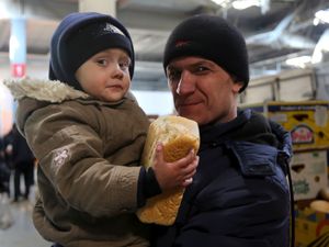 Supporting image for story: UK to provide food supplies worth £2 million to encircled Ukrainian areas