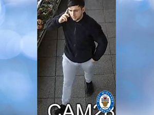 Supporting image for story: Hunt for suspect after money stolen from woman who stopped to give directions