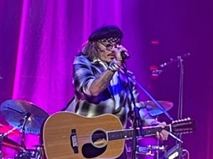 Supporting image for story: Johnny Depp appears on stage in UK for second time amid US defamation trial