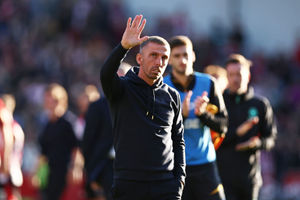 Gary O'Neil apologies to the Wolves fans after defeat at Brentford (Photo by Naomi Baker/Getty Images)