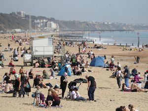Supporting image for story: In Pictures: Sun-seekers enjoy sizzling spring weather