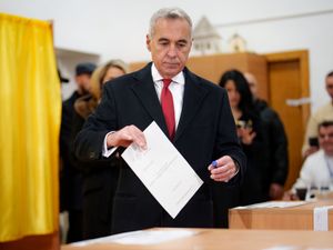 Supporting image for story: Romania’s top court annuls presidential vote won by far-right candidate