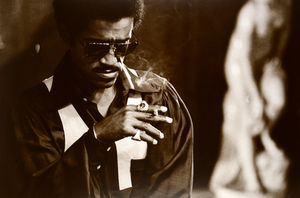 Sammy Davis Jr wearing the iconic ring. Photo: Fellows Auctioneers.