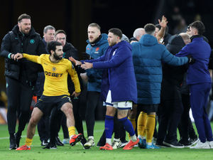 Supporting image for story: Wolves head coach fires warning over squad discipline