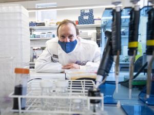 Supporting image for story: Hancock says there is no evidence AstraZeneca vaccine has caused blood clots