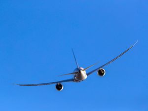 Supporting image for story: Tiny particles emitted by planes putting UK public health at risk – study