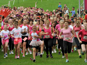 Supporting image for story: Thousands Race for Life at Himley Hall