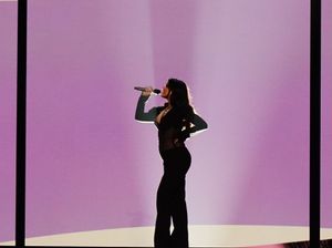 Supporting image for story: Mae Muller needs to beat the odds to win Eurovision