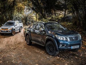 Supporting image for story: Twin test: Mitsubishi L200 Barbarian SVP II vs Nissan Navara AT32