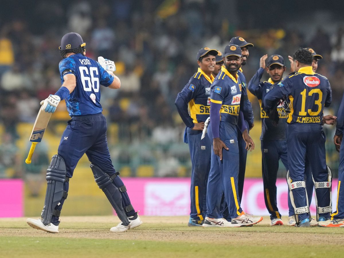 England beaten in first ODI as Sri Lanka spinners dominate