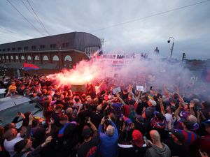 Supporting image for story: Crystal Palace fans protest against Europa League ejection