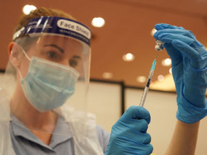 Supporting image for story: Almost 2,000 unvaccinated people in Staffordshire come forward to have first Covid-19 jab last week, health chiefs say