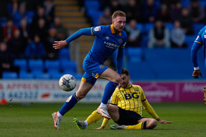 Carl Winchester of Shrewsbury Town and Owen Dale of Oxford United (AMA)