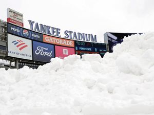 Supporting image for story: More than 1,500 flights cancelled in US due to snow