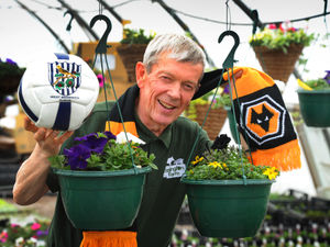 Supporting image for story: Football derby turns to floral themes