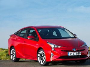 Supporting image for story: One million Toyota hybrids to be recalled over fire risk