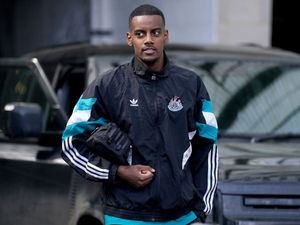 Supporting image for story: Eddie Howe: Newcastle are in lose-lose situation over Alexander Isak