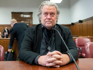Supporting image for story: Trump ally Steve Bannon is released from jail days before US election