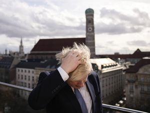 Supporting image for story: Johnson sets out Covid plan after last-minute Cabinet hitch