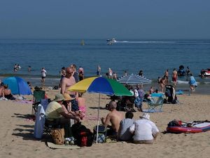 Supporting image for story: Extreme hot weather can wilt young brains – study finds