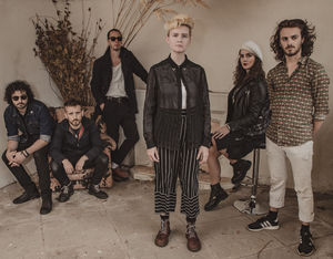 Geordies Holy Moly & The Crackers