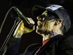 Supporting image for story: Chili Peppers are red hot at Birmingham's LG Arena