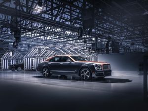 Supporting image for story: Final Bentley Mulsanne rolls off the production line