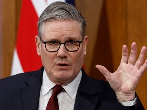 Supporting image for story: Starmer plans Zelensky talks amid fear of Russian oil ‘windfall’