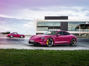Supporting image for story: Porsche Taycan updated for 2022 with longer range and more personalisation options