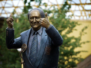 Supporting image for story: Thumbs up! Wolves honour Sir Jack Hayward with statue unveiled outside Molineux - PICTURES and VIDEO