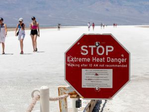 Supporting image for story: Hundreds of tourists drawn to Death Valley despite life-threatening heatwave