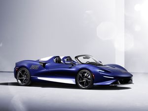 Supporting image for story: McLaren will now offer its Elva supercar with a windscreen
