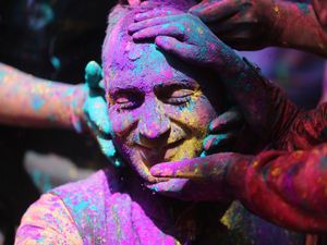 Supporting image for story: People gather for Holi celebrations in India as virus cases surge