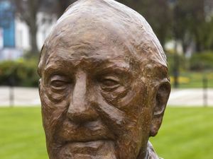 Supporting image for story: University to remove George Mitchell’s name from peace centre over Epstein links