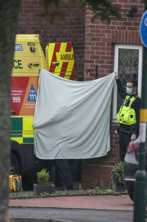 A sheet was held up while the suspect was treatEd. Photo: SnapperSK