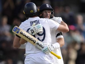 Supporting image for story: England produce more memorable Headingley heroics to win first India Test