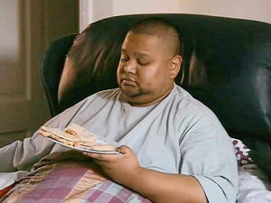 Supporting image for story: Obese Aftab trapped in home for five years