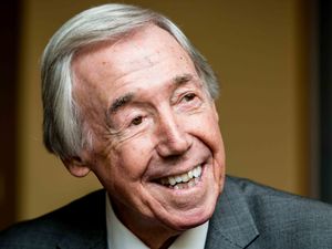 Supporting image for story: England World Cup winning goalkeeper Gordon Banks OBE dies aged 81