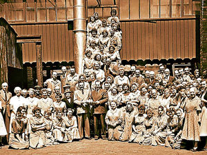 Supporting image for story: Sad day as Halesowen buttons maker comes to end