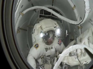 A screenshot shows Tim Peake prepares for his spacewalk