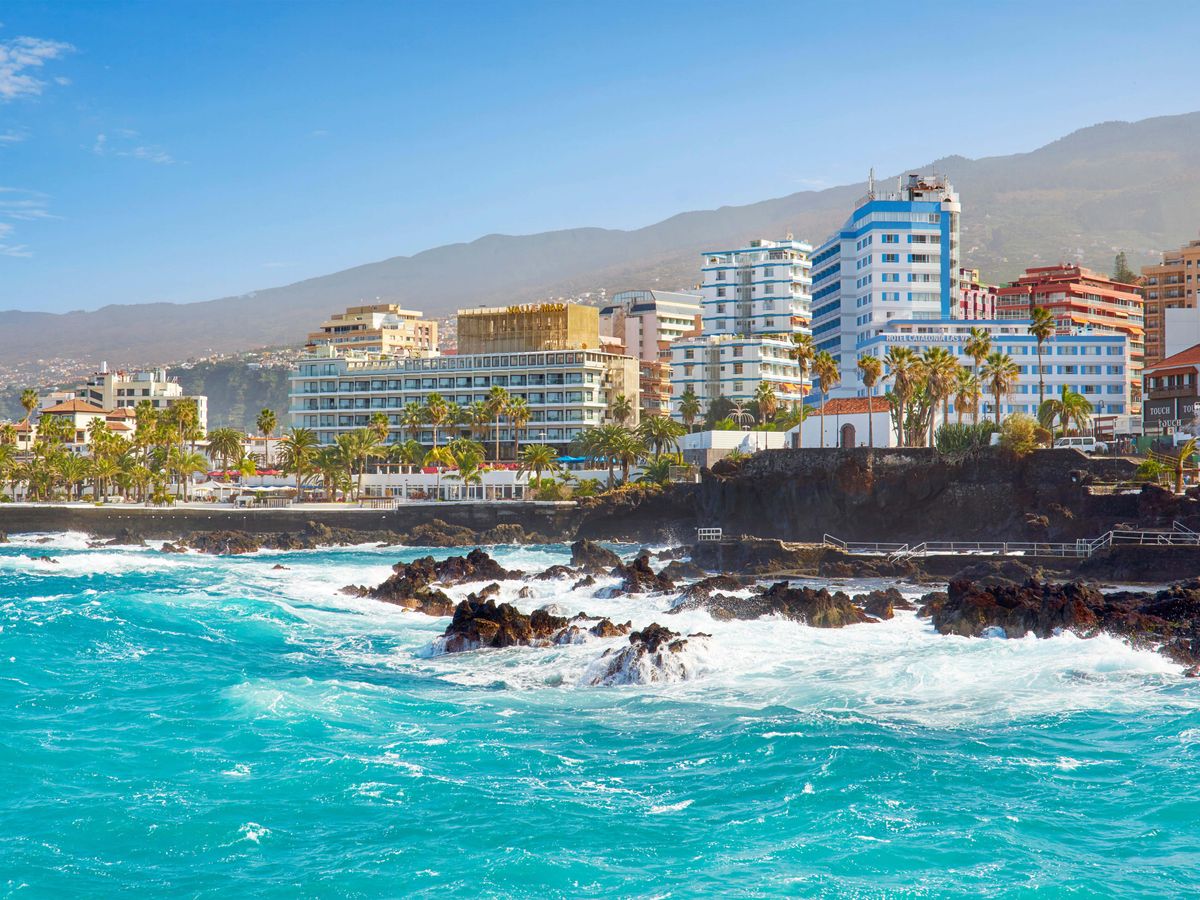 Three dead and 15 injured in Tenerife tidal surge