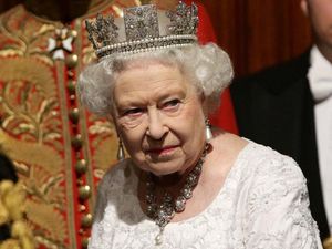 Supporting image for story: Queen dragged into constitutional row as she approves plan to suspend Parliament
