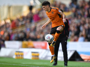 Supporting image for story: WATCH: Wolves loanee Ruben Vinagre fools two defenders in Toulon Tournament