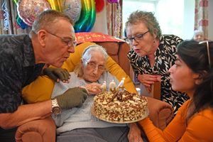 WOLVERHAMPTON COPYRIGHT NATIONAL WORLD TIM STURGESS 24/04/25.Violet Wise with Leslie Williams, Sylvia Busby and Geet Kaur.