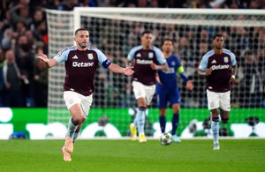Supporting image for story: Aston Villa 3 PSG 2 (4-5 on agg): Villa deliver historic Champions League night