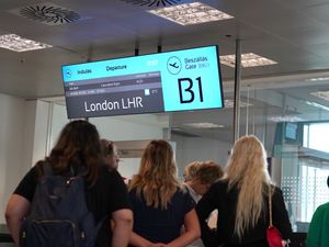 Supporting image for story: Passport e-gates back online after widespread outage at UK airports