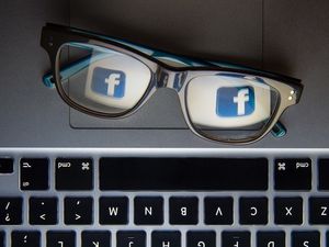 Supporting image for story: This Facebook status update game might actually pose a security risk