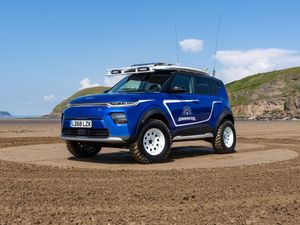 Supporting image for story: Kia reveals one-off surfing-inspired Soul EV ‘Boardmasters Edition’