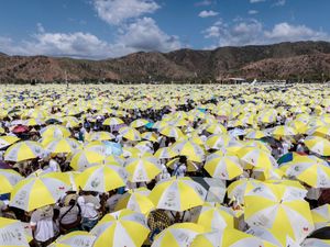 Supporting image for story: Nearly half East Timor population attend Pope Francis’s seaside Mass