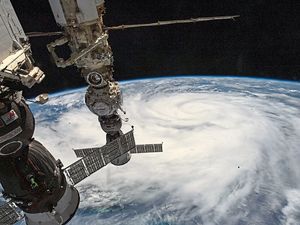 Supporting image for story: Hurricane Ian wreaks havoc across Florida peninsula